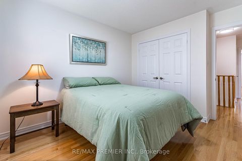Photo 24 at 47 Barli Crescent, Patterson, Vaughan