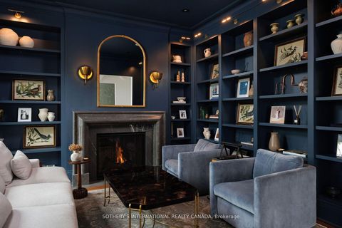 Photo 2 at 153 Perry Crescent, Rosethorn, Toronto
