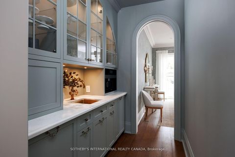 Photo 5 at 153 Perry Crescent, Rosethorn, Toronto