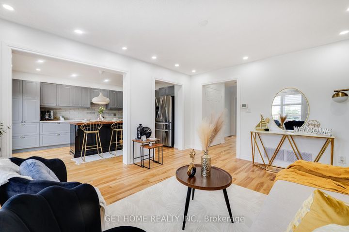 Photo 14 at 1119 Ashgrove Crescent, Pinecrest, Oshawa