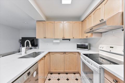 Photo 9 at 152 - 18 Clark Avenue W, Yorkhill, Vaughan