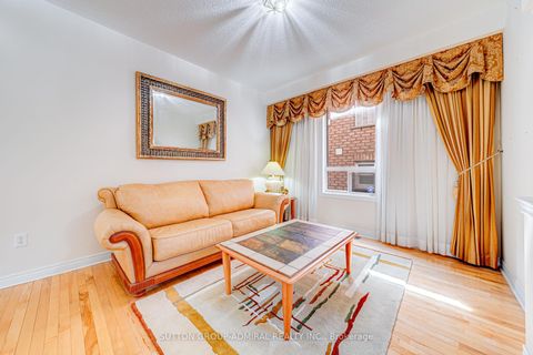 Photo 3 at 31 Acara Court, Sullivan, Toronto