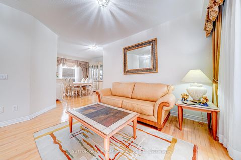 Photo 4 at 31 Acara Court, Sullivan, Toronto
