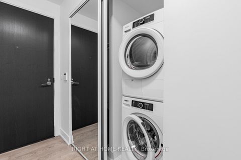 Photo 2 at 318 - 9 Mabelle Avenue, City Centre West, Toronto
