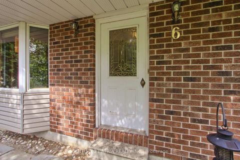 Photo 2 at 6 Penny Place, Oak Ridges, Richmond Hill