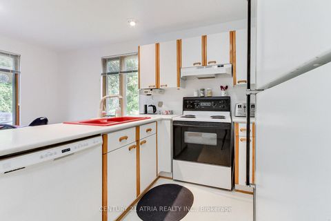 Photo 15 at 6 Penny Place, Oak Ridges, Richmond Hill