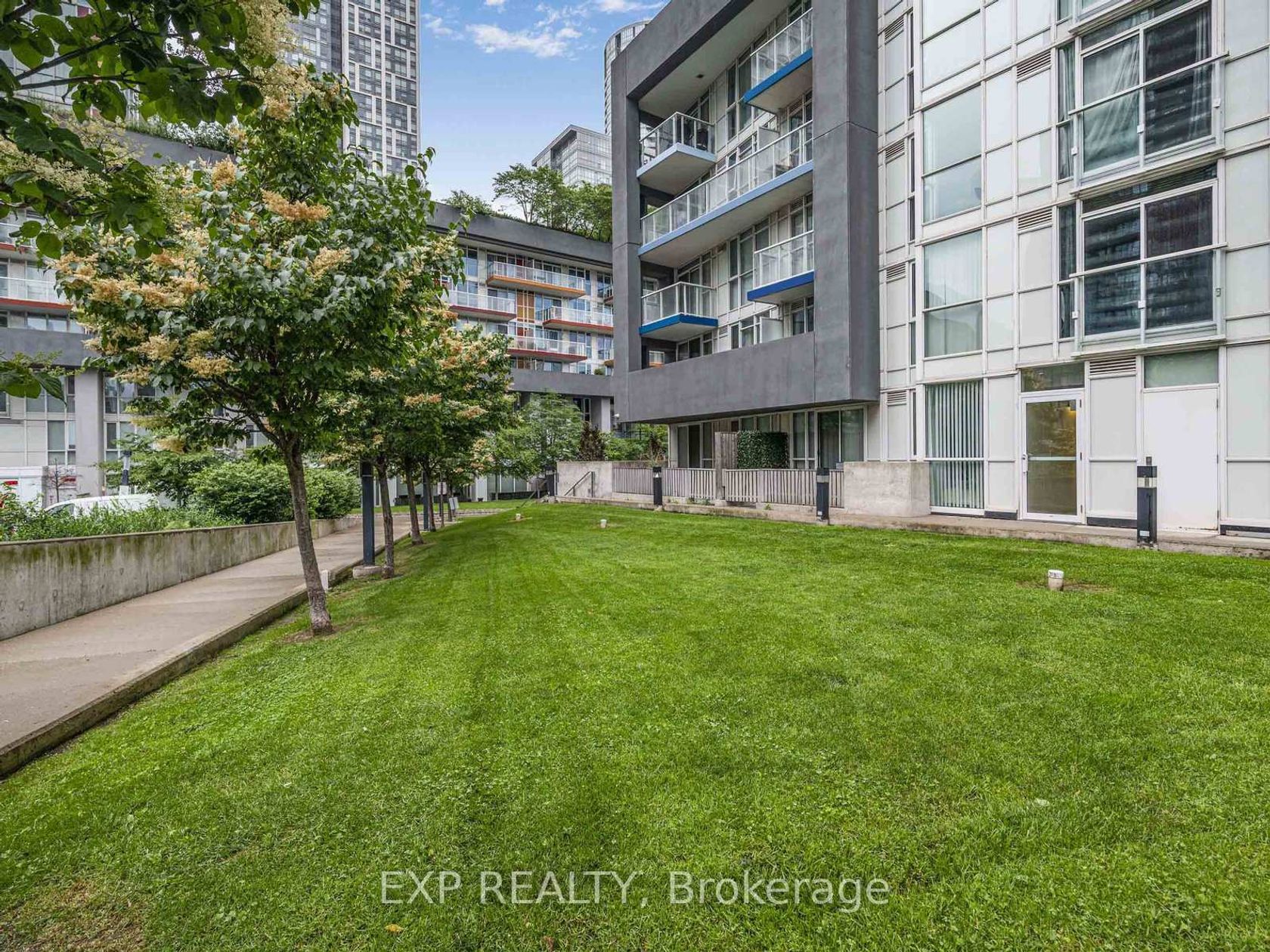 116 - 75 Queens Wharf Road, Waterfront Communities C1, Toronto 
