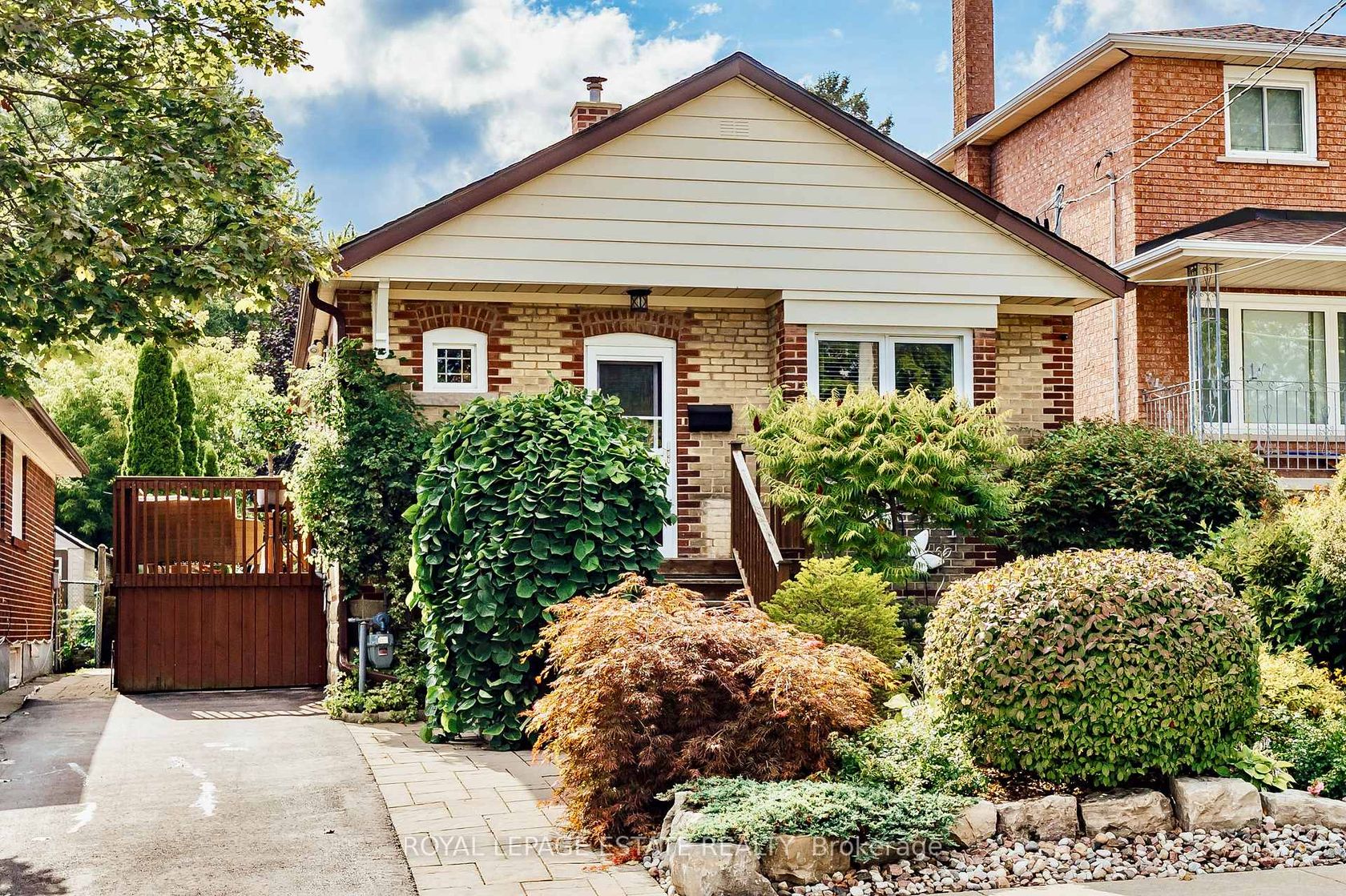 92 South Woodrow Boulevard, Cliffside, Toronto 