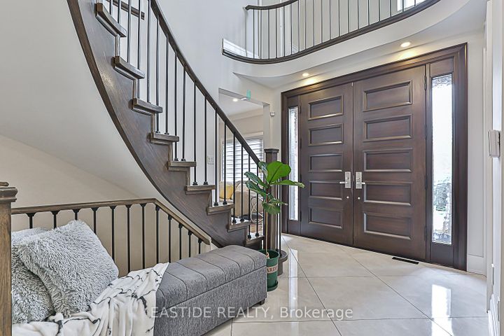 Photo 3 at 11 Gatcombe Circle, Mill Pond, Richmond Hill