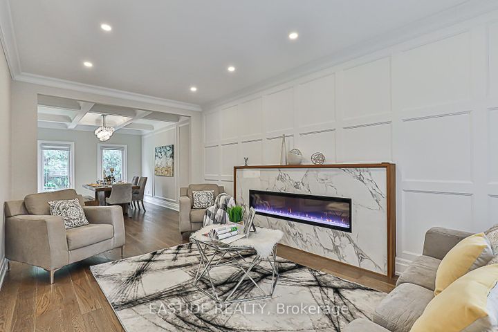 Photo 4 at 11 Gatcombe Circle, Mill Pond, Richmond Hill