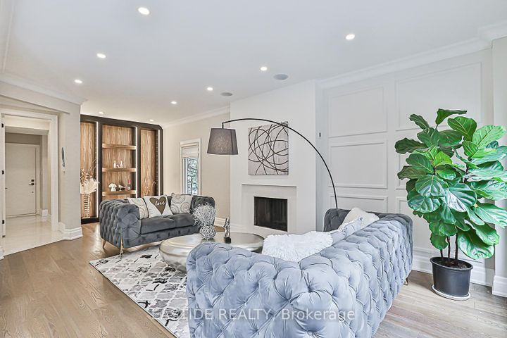 Photo 13 at 11 Gatcombe Circle, Mill Pond, Richmond Hill