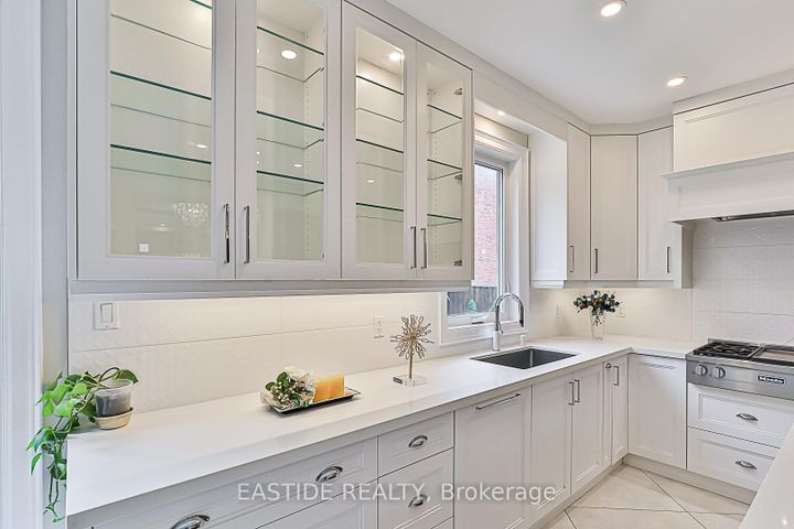 Photo 19 at 11 Gatcombe Circle, Mill Pond, Richmond Hill