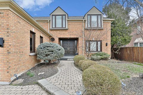 Photo 2 at 11 Gatcombe Circle, Mill Pond, Richmond Hill