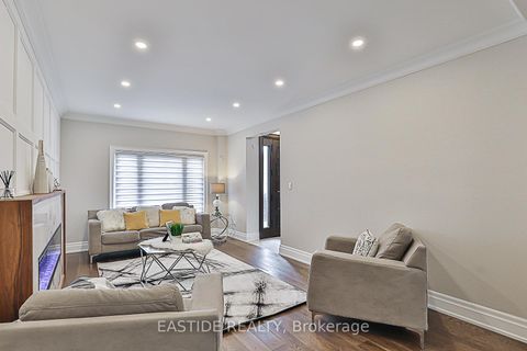 Photo 7 at 11 Gatcombe Circle, Mill Pond, Richmond Hill