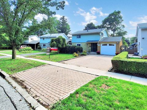 Photo 3 at 102 Botany Hill Road, Morningside, Toronto