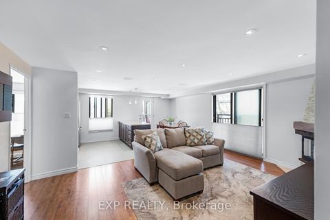 Photo 1 at 104 - 15390 Yonge Street, Aurora Heights, Aurora