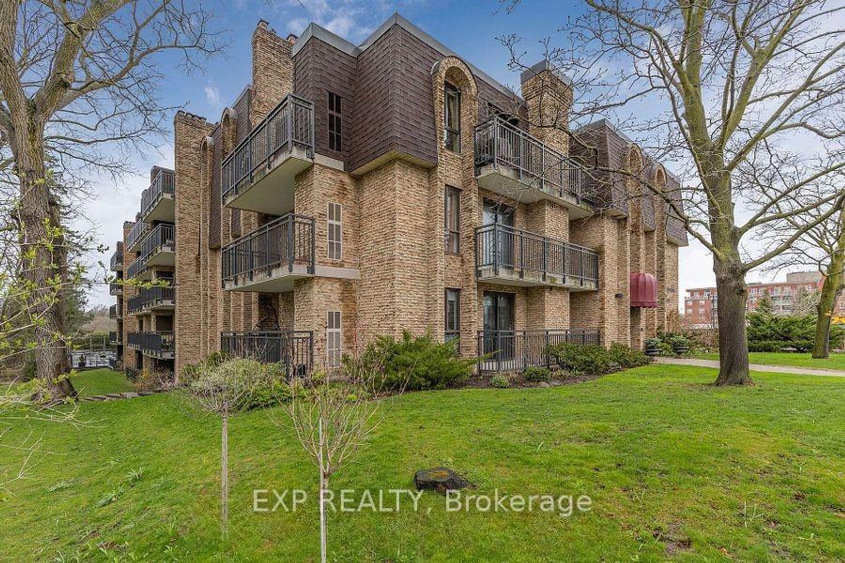 104 - 15390 Yonge Street, Aurora Heights, Aurora 