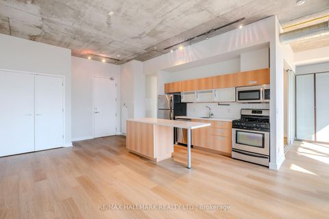 Photo 3 at 910 - 60 Bathurst Street, Niagara, Toronto