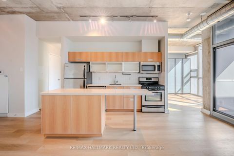 Photo 4 at 910 - 60 Bathurst Street, Niagara, Toronto