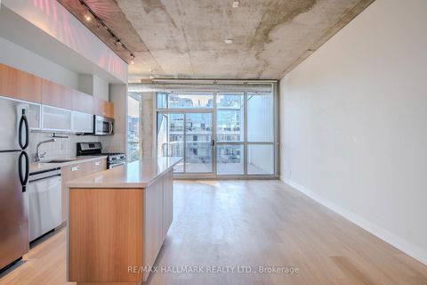 Photo 5 at 910 - 60 Bathurst Street, Niagara, Toronto