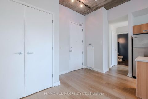 Photo 9 at 910 - 60 Bathurst Street, Niagara, Toronto