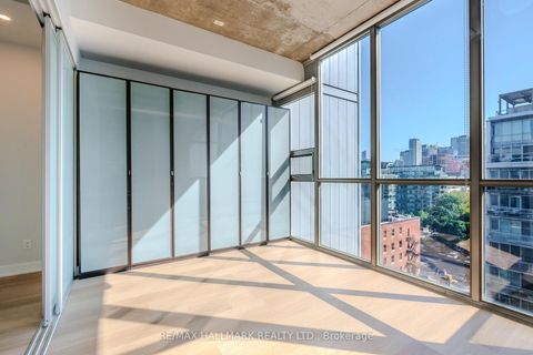 Photo 11 at 910 - 60 Bathurst Street, Niagara, Toronto