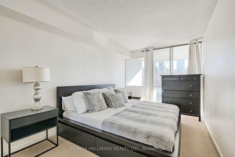 Photo 13 at 8E - 86 Gerrard Street E, Yonge Corridor, Toronto