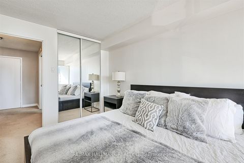 Photo 14 at 8E - 86 Gerrard Street E, Yonge Corridor, Toronto