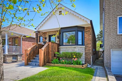 Photo 1 at 479 Ridelle Avenue, Belgravia, Toronto