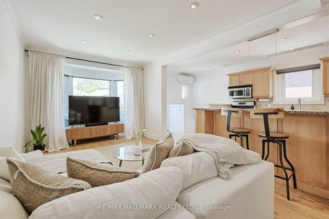 Photo 4 at 479 Ridelle Avenue, Belgravia, Toronto