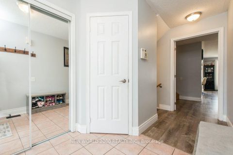 Photo 4 at 2D View Green Crescent E, Clairville, Toronto