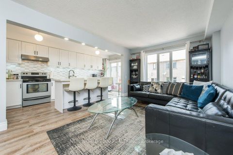 Photo 10 at 2D View Green Crescent E, Clairville, Toronto