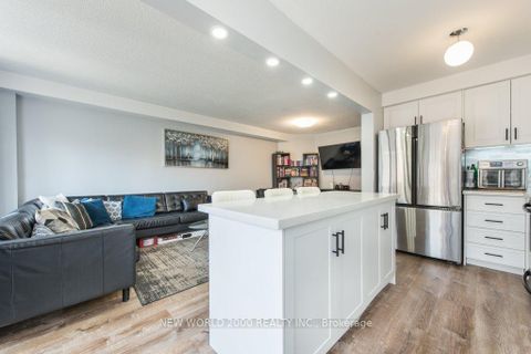 Photo 15 at 2D View Green Crescent E, Clairville, Toronto