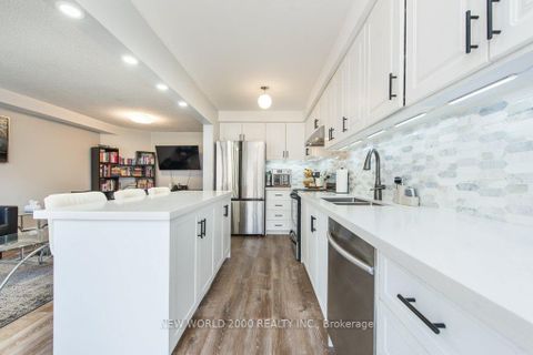 Photo 16 at 2D View Green Crescent E, Clairville, Toronto