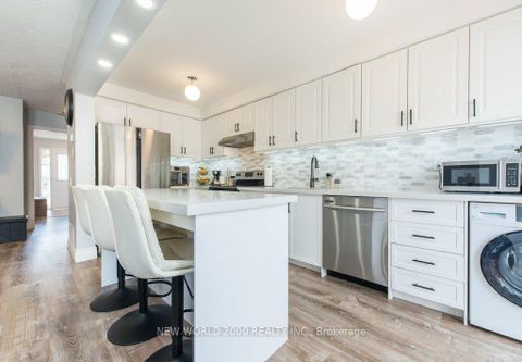 Photo 17 at 2D View Green Crescent E, Clairville, Toronto
