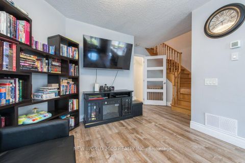 Photo 19 at 2D View Green Crescent E, Clairville, Toronto
