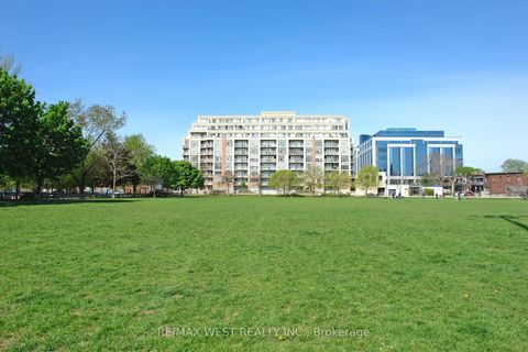 Photo 2 at 705 - 15 Stafford Street, Niagara, Toronto
