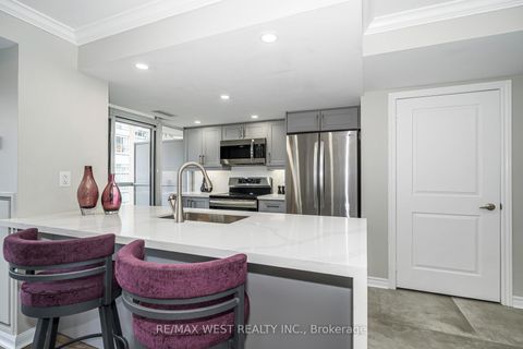 Photo 10 at 705 - 15 Stafford Street, Niagara, Toronto