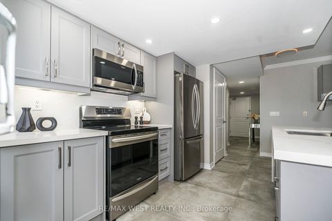 Photo 12 at 705 - 15 Stafford Street, Niagara, Toronto