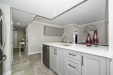Photo 13 at 705 - 15 Stafford Street, Niagara, Toronto