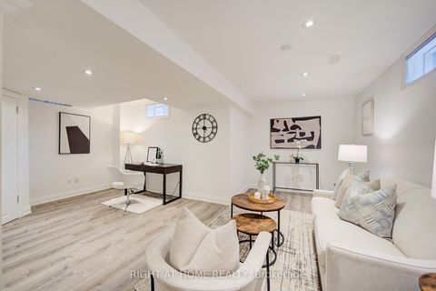 Photo 28 at 19 Purdy Crescent, Pelmo Park W4, Toronto