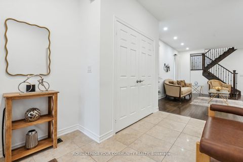 Photo 10 at 26 Ivy Jay Crescent, Bayview Northeast, Aurora