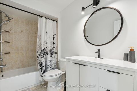 Photo 33 at 26 Ivy Jay Crescent, Bayview Northeast, Aurora