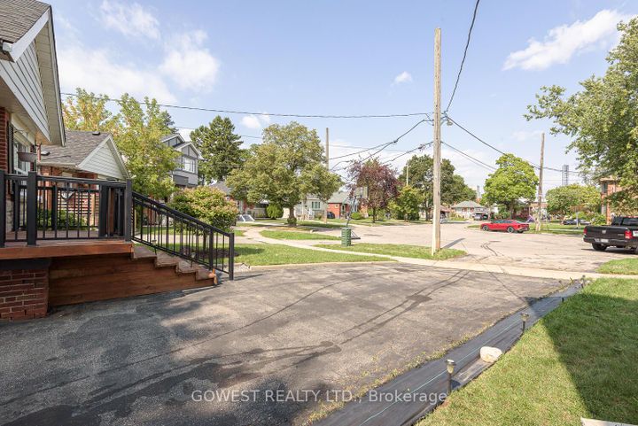 Photo 2 at 1 Fairbourne Crescent, Birchmount, Toronto