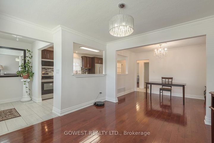 Photo 9 at 1 Fairbourne Crescent, Birchmount, Toronto
