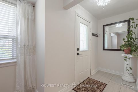 Photo 3 at 1 Fairbourne Crescent, Birchmount, Toronto