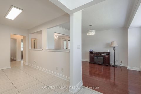 Photo 6 at 1 Fairbourne Crescent, Birchmount, Toronto
