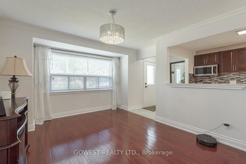 Photo 8 at 1 Fairbourne Crescent, Birchmount, Toronto