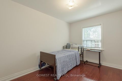 Photo 17 at 1 Fairbourne Crescent, Birchmount, Toronto