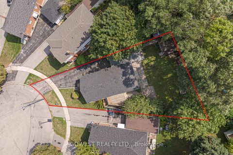 Photo 35 at 1 Fairbourne Crescent, Birchmount, Toronto